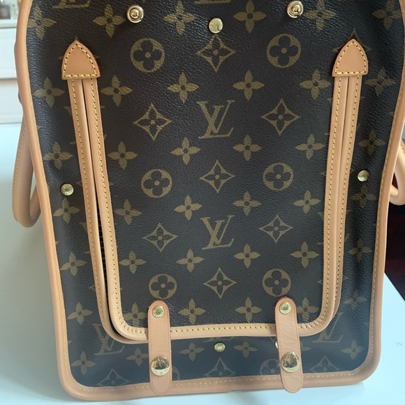 Beautiful Louis Vuitton Dog Carrier 50. Only used once. 19.5L x 9W x 13H. - Picture 2 of 10